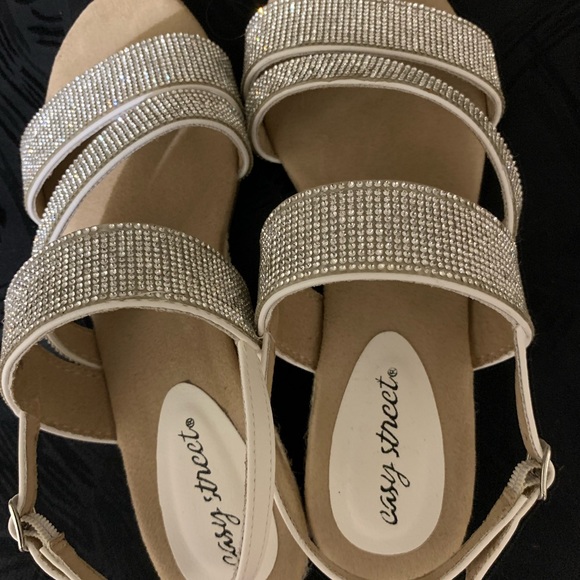 Woman’s fun sandals  from the FeelGood store - Picture 3 of 5